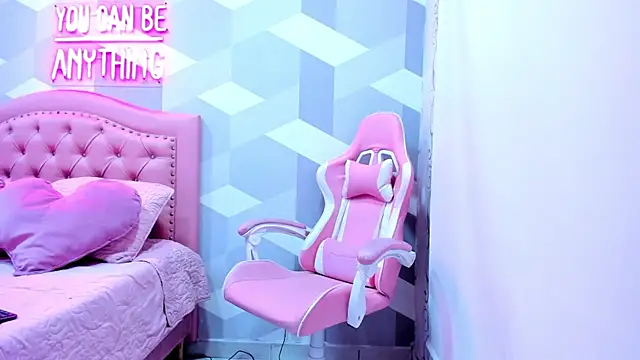 Gianna Watson online show from 03-17-25, 01:29