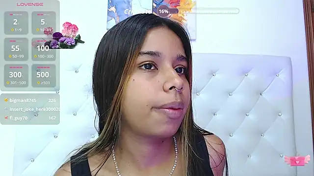 Snapshot of sweetebony_33 chatting on 10-29-25, 04:44 sweetebony 33 online show from 10-29-25, 04:44