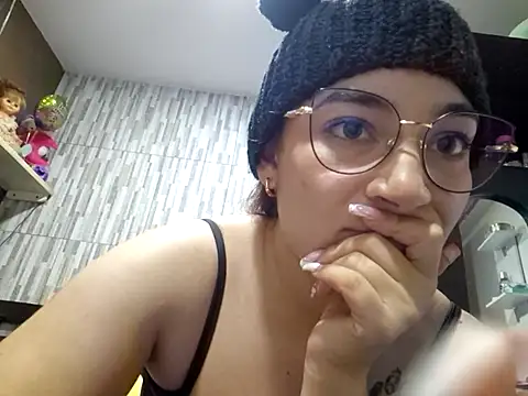 Snapshot of issa_monterrey chatting on 03-20-25, 02:51 issa monterrey online show from 03-20-25, 02:51