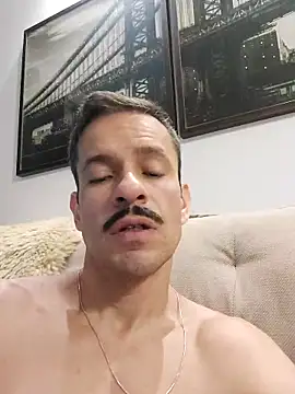 Snapshot of juniortche1313 chatting on 10-31-25, 07:10 juniortche1313 online show from 10-31-25, 07:10