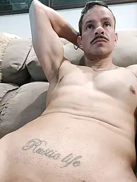 Snapshot of juniortche1313 chatting on 11-21-25, 04:28 juniortche1313 online show from 11-21-25, 04:28