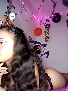 Snapshot of Valen_thompsom_002 chatting on 10-15-25, 04:44 Valen thompsom 002 online show from 10-15-25, 04:44