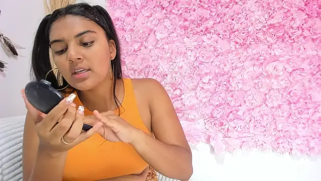 Snapshot of Melodymoore_ chatting on 02-07-26, 11:24 Melodymoore online show from 02-07-26, 11:24