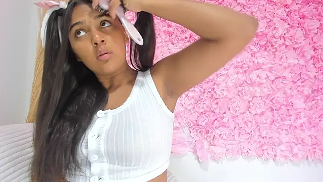 Snapshot of Melodymoore_ chatting on 02-04-26, 09:21 Melodymoore online show from 02-04-26, 09:21