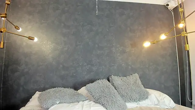 zephyra-angels online show from 12-15-25, 03:56