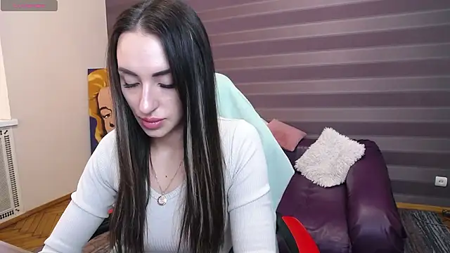 Snapshot of JenniferStone chatting on 03-16-26, 08:40 JenniferStone online show from 03-16-26, 08:40