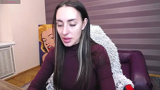 Snapshot of JenniferStone chatting on 03-17-26, 09:01 JenniferStone online show from 03-17-26, 09:01