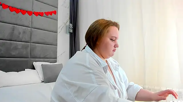 Amy Hall online show from 03-08-25, 06:32