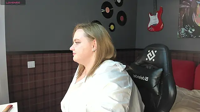 Amy Hall online show from 03-18-25, 12:39