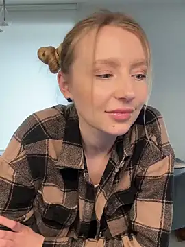 Snapshot of EvaBrooklyn chatting on 03-04-25, 11:08 EvaBrooklyn online show from 03-04-25, 11:08