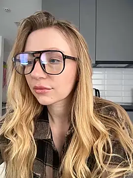 Snapshot of EvaBrooklyn chatting on 03-20-25, 11:38 EvaBrooklyn online show from 03-20-25, 11:38