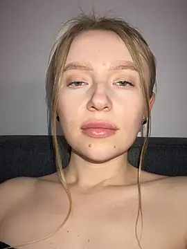 Snapshot of EvaBrooklyn chatting on 03-10-25, 04:46 EvaBrooklyn online show from 03-10-25, 04:46