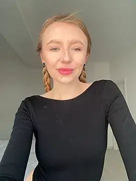 Snapshot of EvaBrooklyn chatting on 03-01-25, 06:35 EvaBrooklyn online show from 03-01-25, 06:35