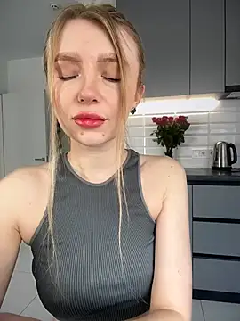 Snapshot of EvaBrooklyn chatting on 03-10-25, 06:16 EvaBrooklyn online show from 03-10-25, 06:16