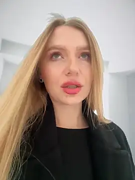 Snapshot of EvaBrooklyn chatting on 03-13-25, 03:39 EvaBrooklyn online show from 03-13-25, 03:39