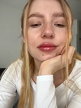 Snapshot of EvaBrooklyn chatting on 03-16-25, 06:31 EvaBrooklyn online show from 03-16-25, 06:31