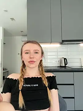 Snapshot of EvaBrooklyn chatting on 03-07-25, 09:40 EvaBrooklyn online show from 03-07-25, 09:40