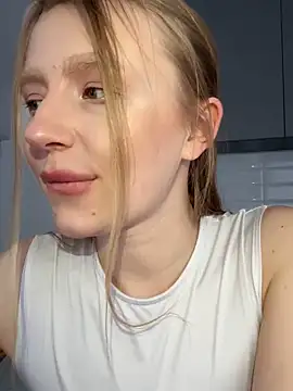 Snapshot of EvaBrooklyn chatting on 03-18-25, 03:22 EvaBrooklyn online show from 03-18-25, 03:22