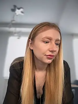 Snapshot of EvaBrooklyn chatting on 03-23-25, 07:42 EvaBrooklyn online show from 03-23-25, 07:42