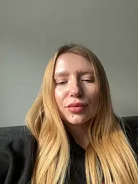 Snapshot of EvaBrooklyn chatting on 03-02-25, 11:30 EvaBrooklyn online show from 03-02-25, 11:30