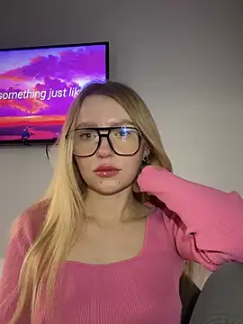 Snapshot of EvaBrooklyn chatting on 03-15-25, 03:59 EvaBrooklyn online show from 03-15-25, 03:59