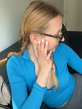 Snapshot of EvaBrooklyn chatting on 02-27-25, 08:56 EvaBrooklyn online show from 02-27-25, 08:56