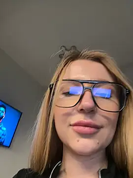 Snapshot of EvaBrooklyn chatting on 02-28-25, 04:20 EvaBrooklyn online show from 02-28-25, 04:20