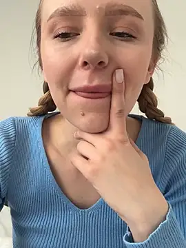 Snapshot of EvaBrooklyn chatting on 03-07-25, 06:35 EvaBrooklyn online show from 03-07-25, 06:35