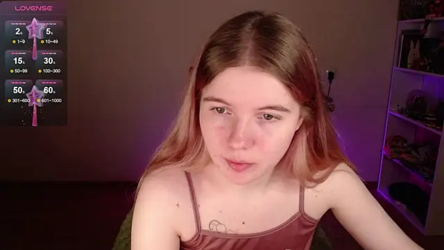 Strawberry juli online show from 02-28-26, 01:22