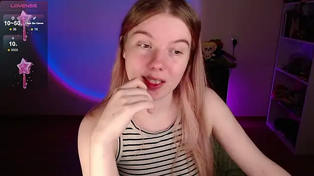 Strawberry juli online show from 03-12-26, 02:39