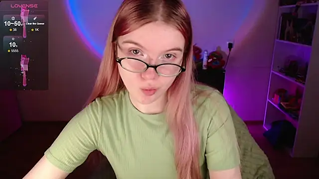 Strawberry juli online show from 12-16-25, 05:33