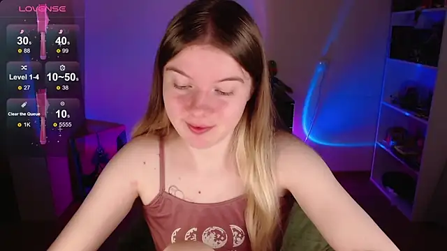 Snapshot of Strawberry_juli chatting on 10-03-25, 06:37 Strawberry juli online show from 10-03-25, 06:37