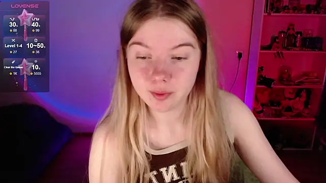 Strawberry juli online show from 05-30-26, 01:12