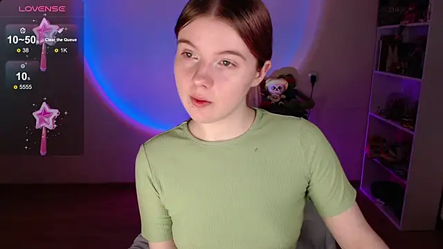 Strawberry juli online show from 02-13-26, 01:49