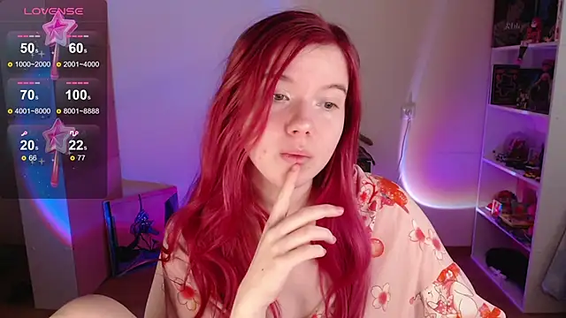 Snapshot of Strawberry_juli chatting on 10-17-25, 08:39 Strawberry juli online show from 10-17-25, 08:39