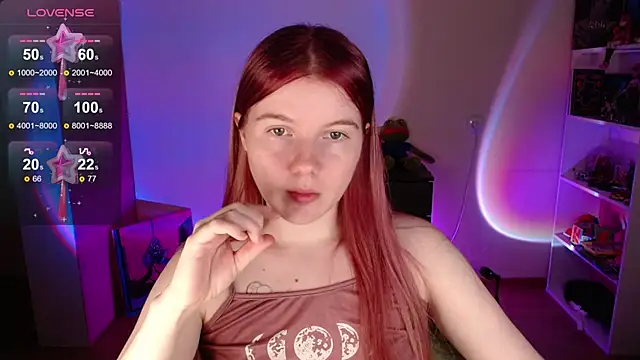 Snapshot of Strawberry_juli chatting on 10-10-25, 06:20 Strawberry juli online show from 10-10-25, 06:20