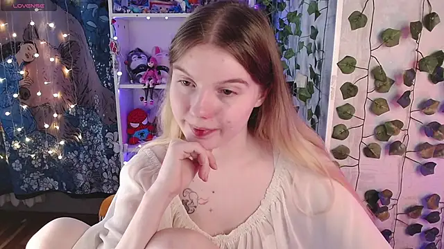 Snapshot of Strawberry_juli chatting on 03-11-25, 05:35 Strawberry juli online show from 03-11-25, 05:35