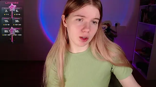 Strawberry juli online show from 03-19-26, 07:52