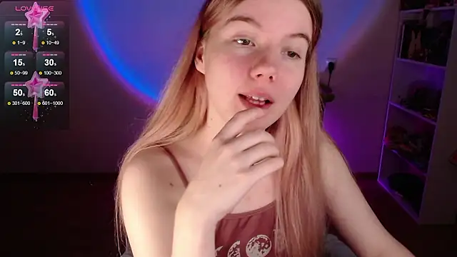 Strawberry juli online show from 02-21-26, 02:13