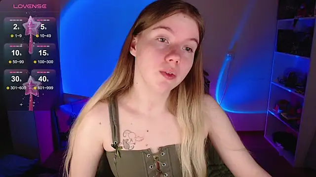 Snapshot of Strawberry_juli chatting on 10-02-25, 06:06 Strawberry juli online show from 10-02-25, 06:06