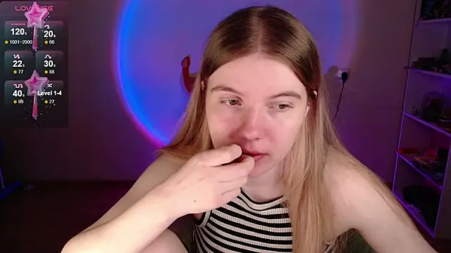 Strawberry juli online show from 05-03-26, 07:46