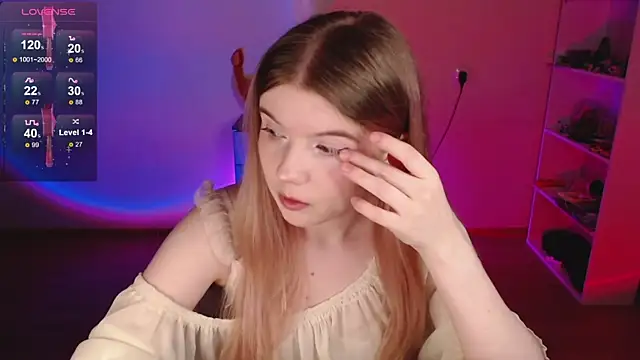 Strawberry juli online show from 04-07-26, 04:09