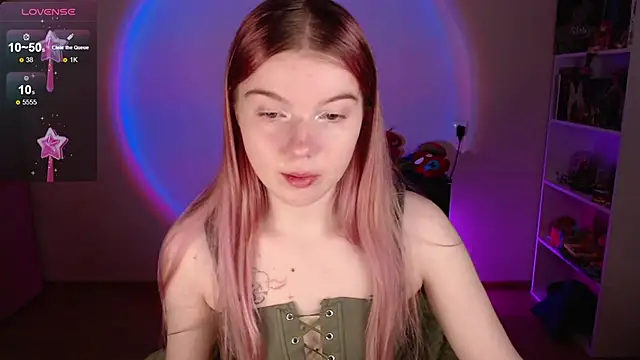 Strawberry juli online show from 12-17-25, 06:51