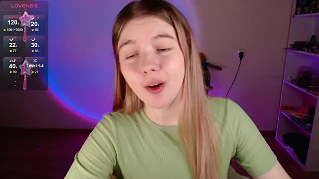 Strawberry juli online show from 04-11-26, 07:45