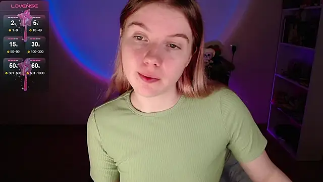 Strawberry juli online show from 02-17-26, 04:43