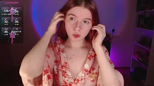 Strawberry juli online show from 12-22-25, 03:45