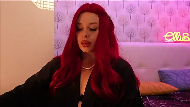 Snapshot of ElliSweetTease chatting on 09-25-25, 06:30 ElliSweetTease online show from 09-25-25, 06:30