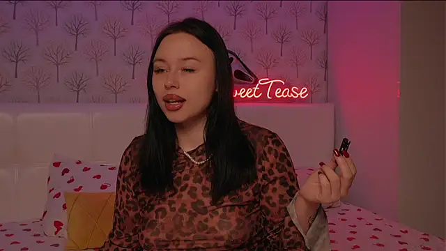 Snapshot of ElliSweetTease chatting on 10-09-25, 02:12 ElliSweetTease online show from 10-09-25, 02:12