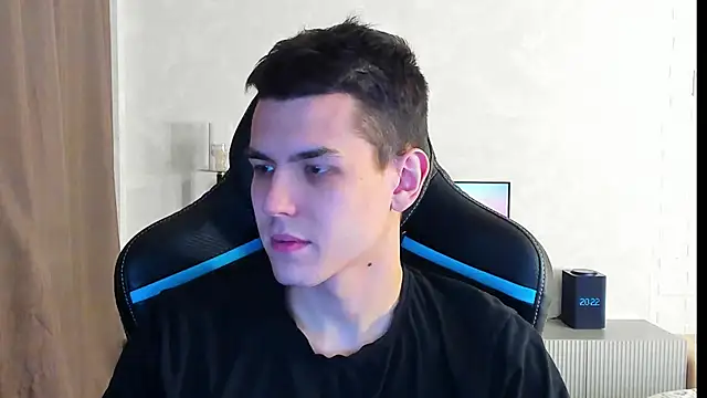 Snapshot of TravisRevas chatting on 03-14-25, 05:24 TravisRevas online show from 03-14-25, 05:24