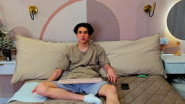 Snapshot of TravisRevas chatting on 02-13-26, 02:39 TravisRevas online show from 02-13-26, 02:39